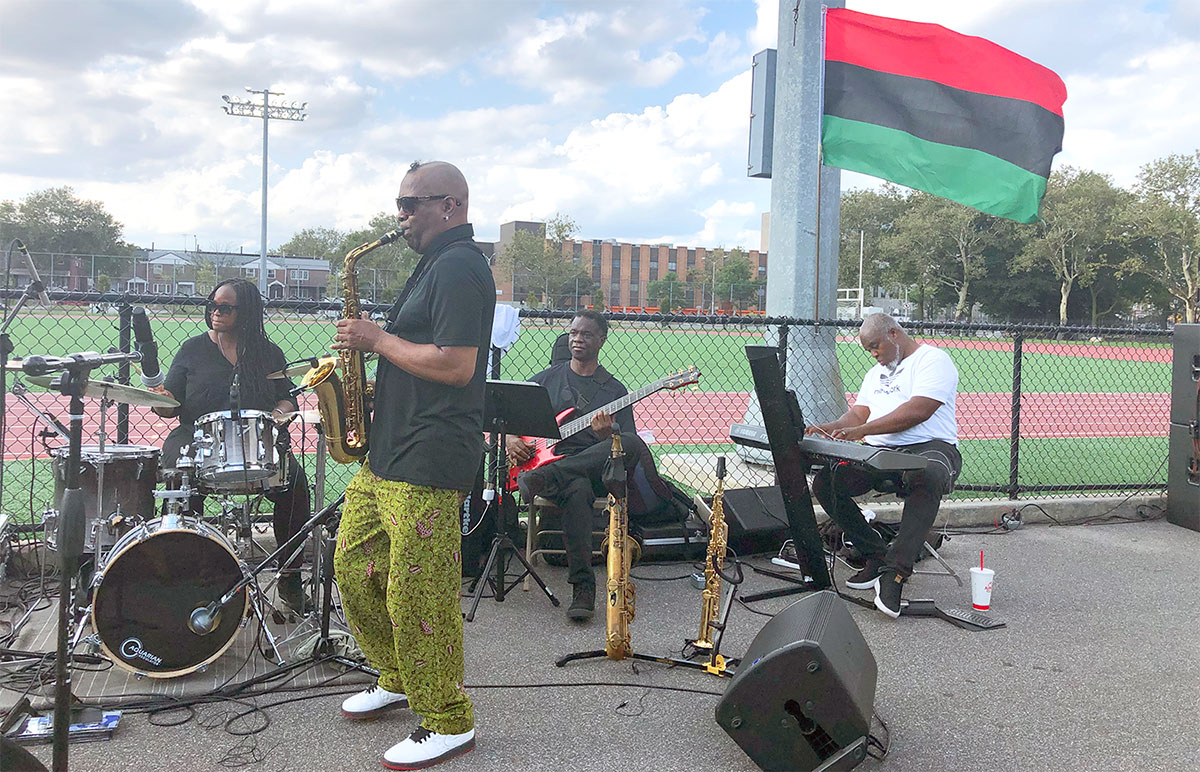 Live Jazz at Linden Park with Reggie Woods Band is Great Success